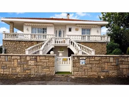 maison familiale 6 chambres avec sous-sol