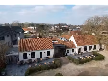 local commercial de luxe comprenant notamment un logement 