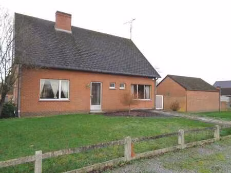 villa 5ch. avec jardin  garage et emplacements de parking