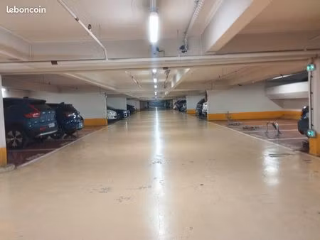parking centre commercial italie 2 ( paris 13 eme)