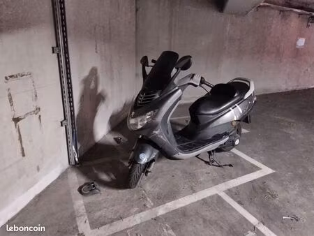 location place de parking moto / 2 roues (mazargues  la martheline-la soude)