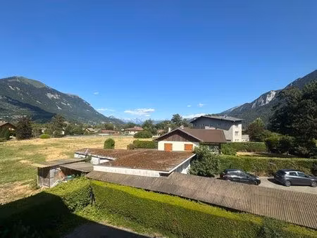 grand studio 33 m² – balcon  parking  vue dégagée – disponible immédiatement