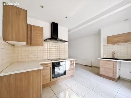 maison centre ville 75m2 avec cours et cave
