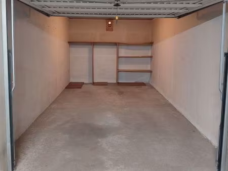 grand garage fermé de 18 m² à louer – annemasse