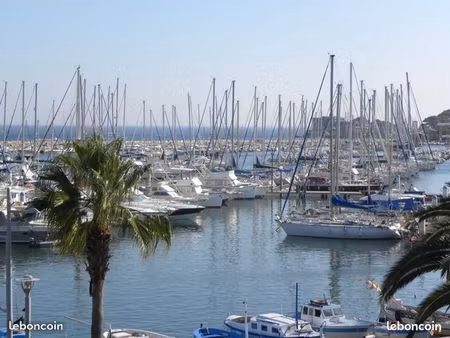 box fermé dans residence securisée sur le port
