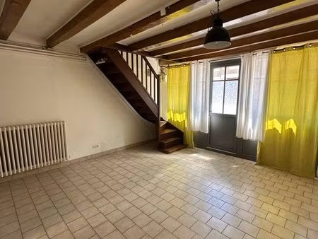 maison de ville t2 avec cour