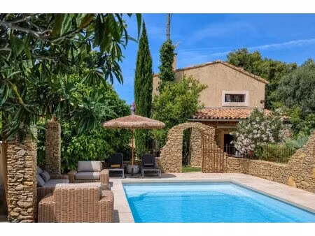 maison de 5 pièces de 115 m² à le castellet