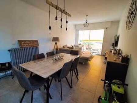 location maison à montfort-le-gesnois (72450) : à louer / 49m² montfort-le-gesnois