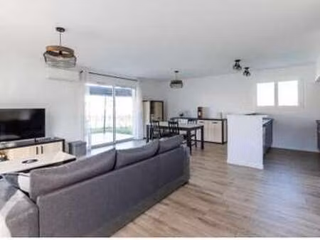location maison à montfort-le-gesnois (72450) : à louer / 89m² montfort-le-gesnois