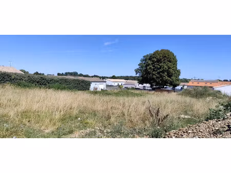 terrain viabilisé de 686 m² situé au gua