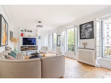 crozatier - aligre - 3 pièces rénové - 2 chambres avec balcon et ascenseur