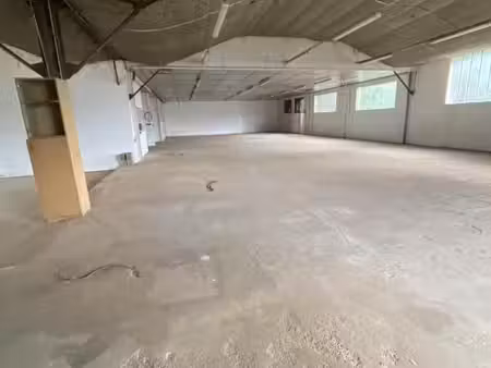 location entrepôt maintenon 28130 834m²