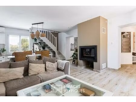 maison de village avec jardin paysager et dépendance