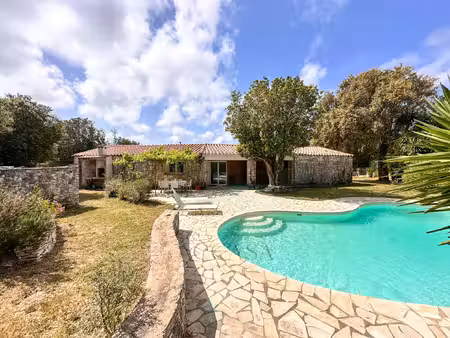 propriété à bonifacio : villa t4 avec piscine et dépendance