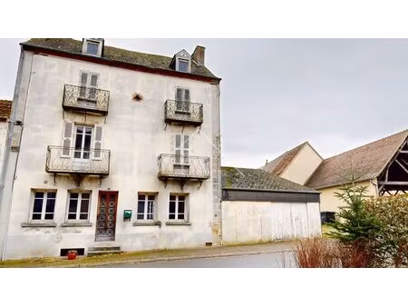 maison de bourg avec petit jardin et garage  gipcy