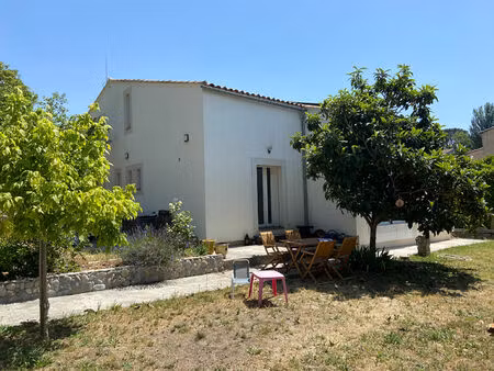 secteur résidentiel villa t5/6 d'env 207 m² entièrement rénovée  sur parcelle de 787 m² 