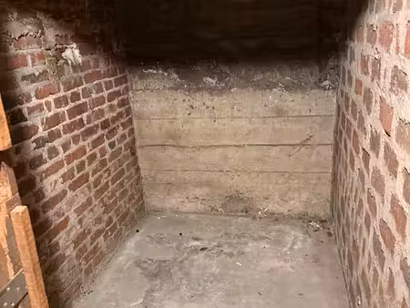 cave rue chevreul suresnes facile d'accès et saine. +/-5m2