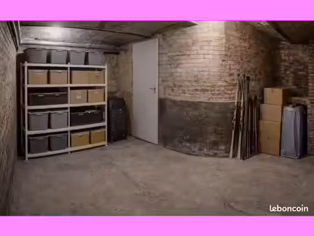local 40m2 stockage centre-ville chambéry