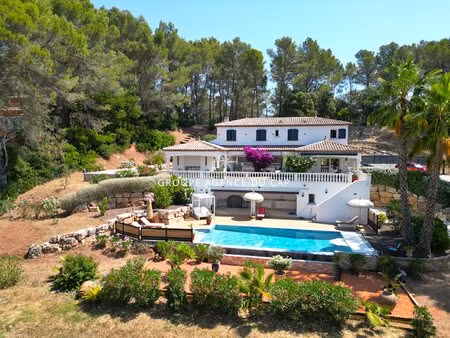villa grand terrain 7 pieces domaine securise garage piscine a puget sur argens