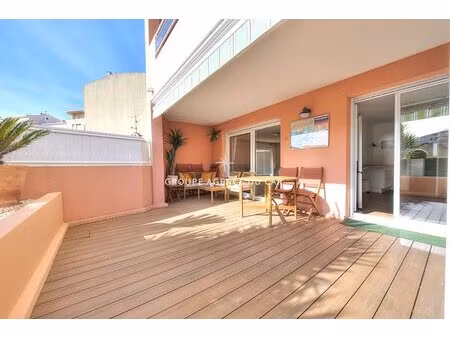 appartement à vendre avec terrasse et grand garage en plein coeur de saint-raphaël au...