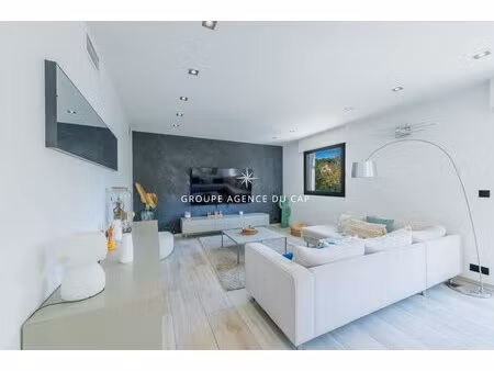villa 250 m2 5 chambres piscine proche commerces frejus