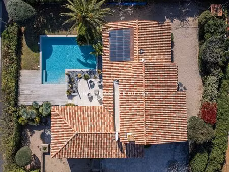 villa de 185m2 avec vue mer à 250 mètres des plages des issambres
