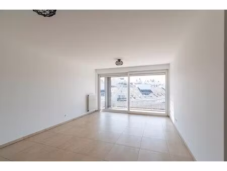 appartement à louer avec terrasse et 2 chambres   jette (vbe43631)