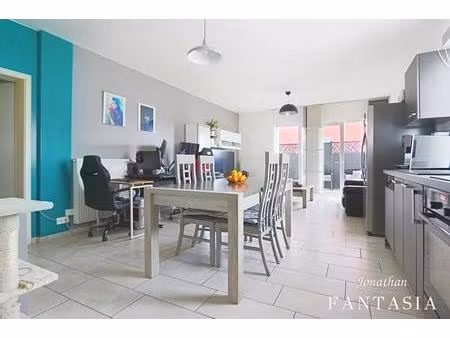 il a tout pour plaire : appartement 2 pièces de 59 37 m² avec terrasse  garage et stationn