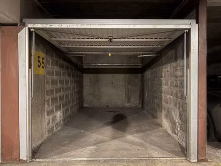 garage fermé sécurisé - villeurbanne  la perralière