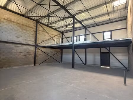 location local d’activités vedène 84270 197m²