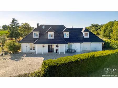 secteur rioz - maison familiale avec piscine sur 50 ares   aulx-lès-cromary