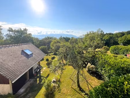 emplacement bucolique - maison individuelle de 210 m2 divisée en 2 logements indépendants 