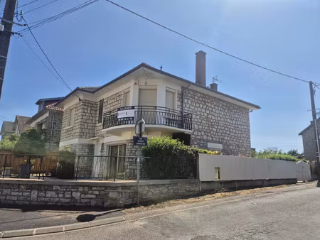 location maison 5 pièces 137 m2 à brive-la-gaillarde