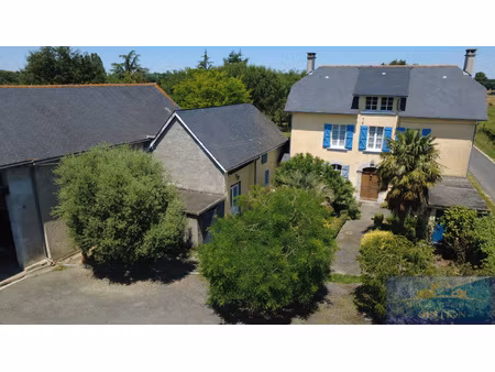 corps de ferme de caractere- 280m2 sur 2 hectares