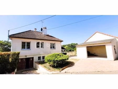 maison entre ville et campagne
