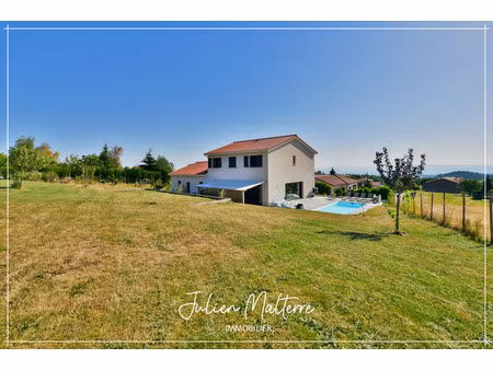 maison récente de 170 m² sur 2100 m² de terrain préservés  7 pièces  5 chambres dont dress