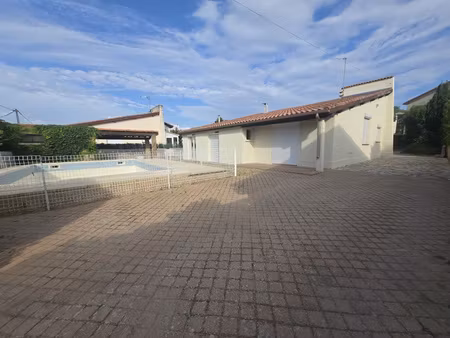 pezenas quartier stade rugby villa plain pied piscine