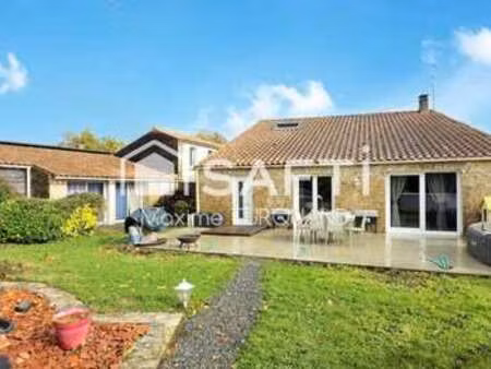 vente maison à antigny (85120) : à vendre / 131m² antigny