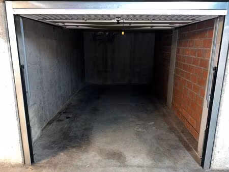 garage à louer à raadsherenlaan 32 sint-kruis (rbw38865)