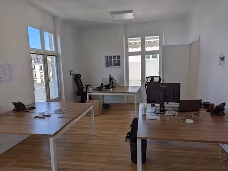 location bureaux 143 m²