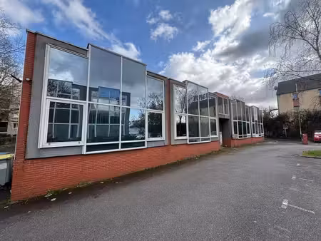 location bureaux 690m²