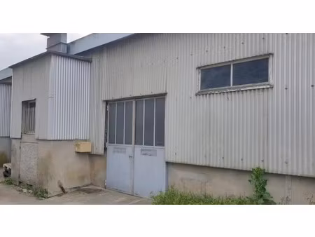location local d'activités 140 m²