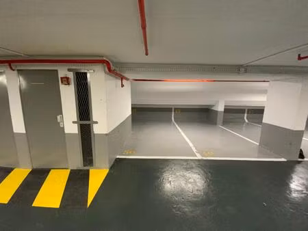 paris 9 - bonne nouvelle - parking pleine propriete 12m2