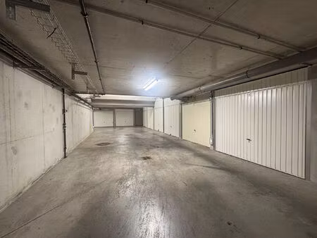 parking / box saint cyr sur mer