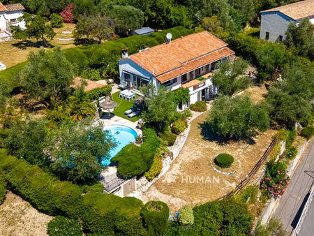 mas provençal avec piscine - 156 43 m² développés - fort potentiel d'aménagement - la gaud