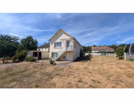 maison avec vue dégagée dans la jolie commune de petiville