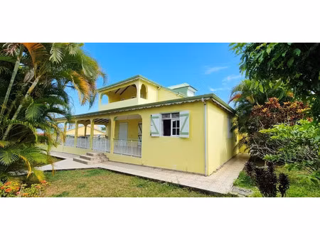 location villa 4 pièces 199.3 m² à sainte rose (97115)  1 500 €