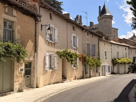charmante maison de caractère au cœur du village prisé de verteuil-sur-charente