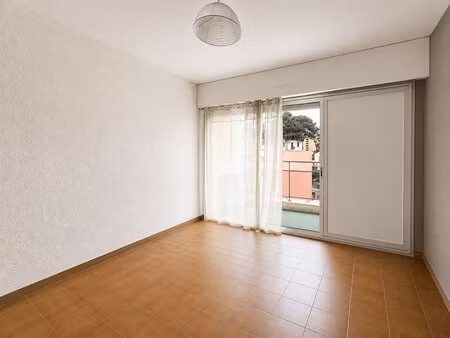 studio avec balcon  ascenseur et parking - centre-ville de cavalaire-sur-mer