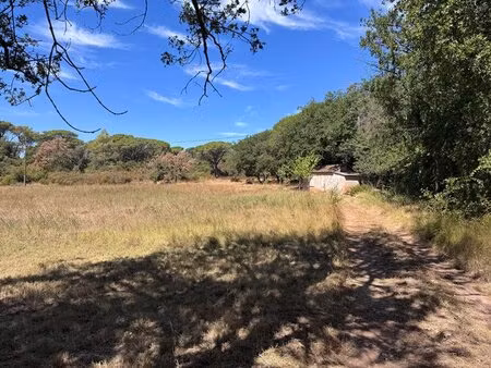 propriété agricole le muy avec construction de 27m² a usage de hangar